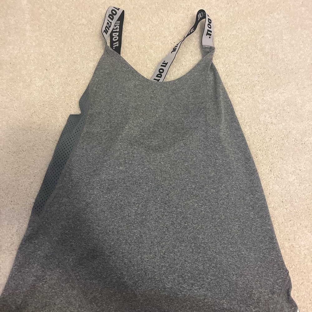 grey nike tank top
